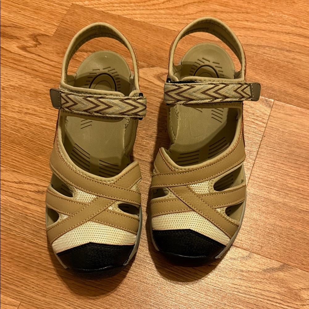 Women’s Casual Closed-Toe Sandals in Tan and Black